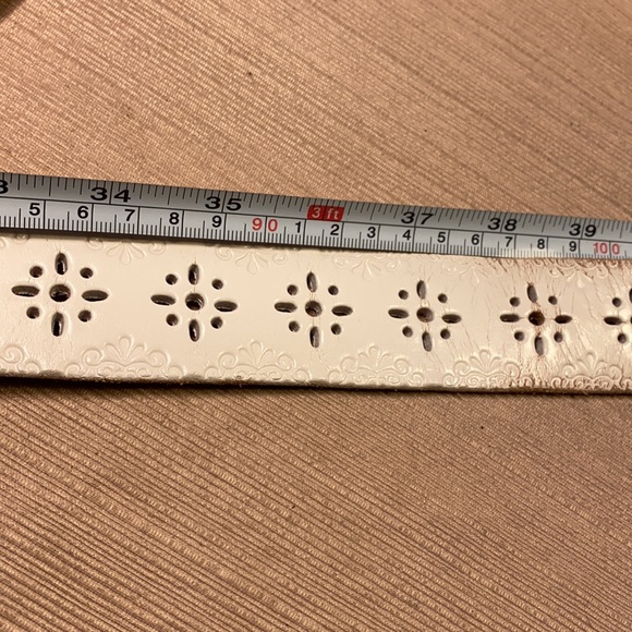 Olga Santini almost NEW laser cut leather belt - Picture 13 of 16